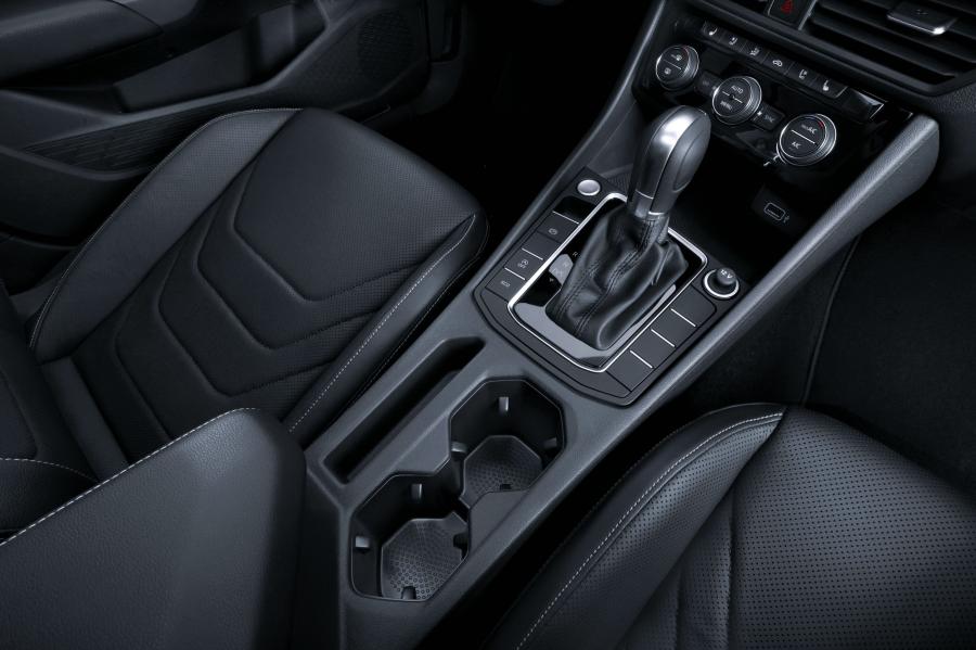 Детали интерьера Volkswagen Jetta 2018 года  (MX) (фото 6 из 30)